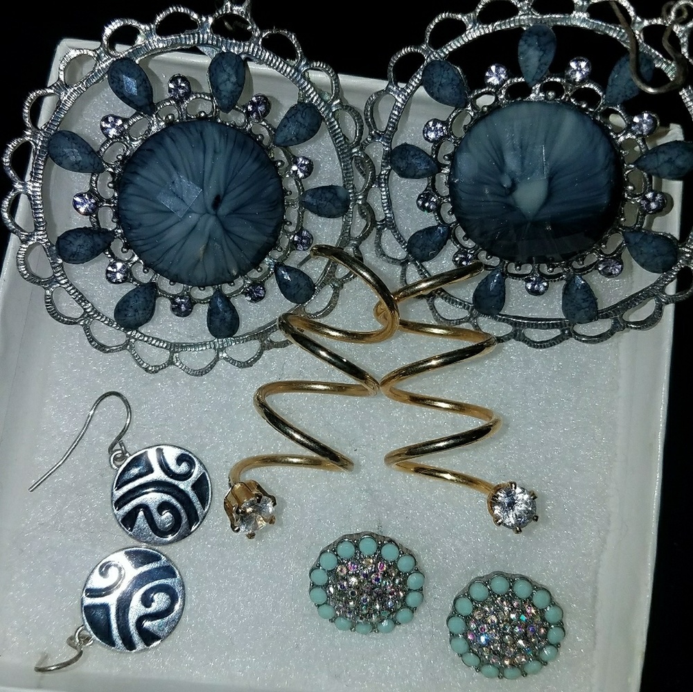 Gorgeous earings 4 pair